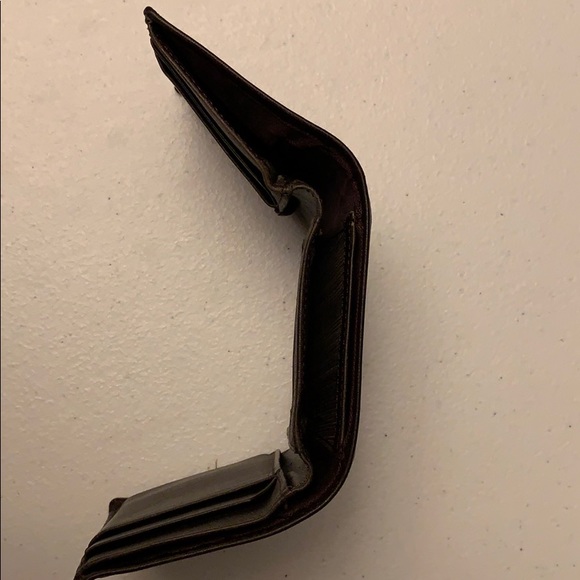 Simple Three-Fold Brown Leather Wallet - Picture 5 of 6